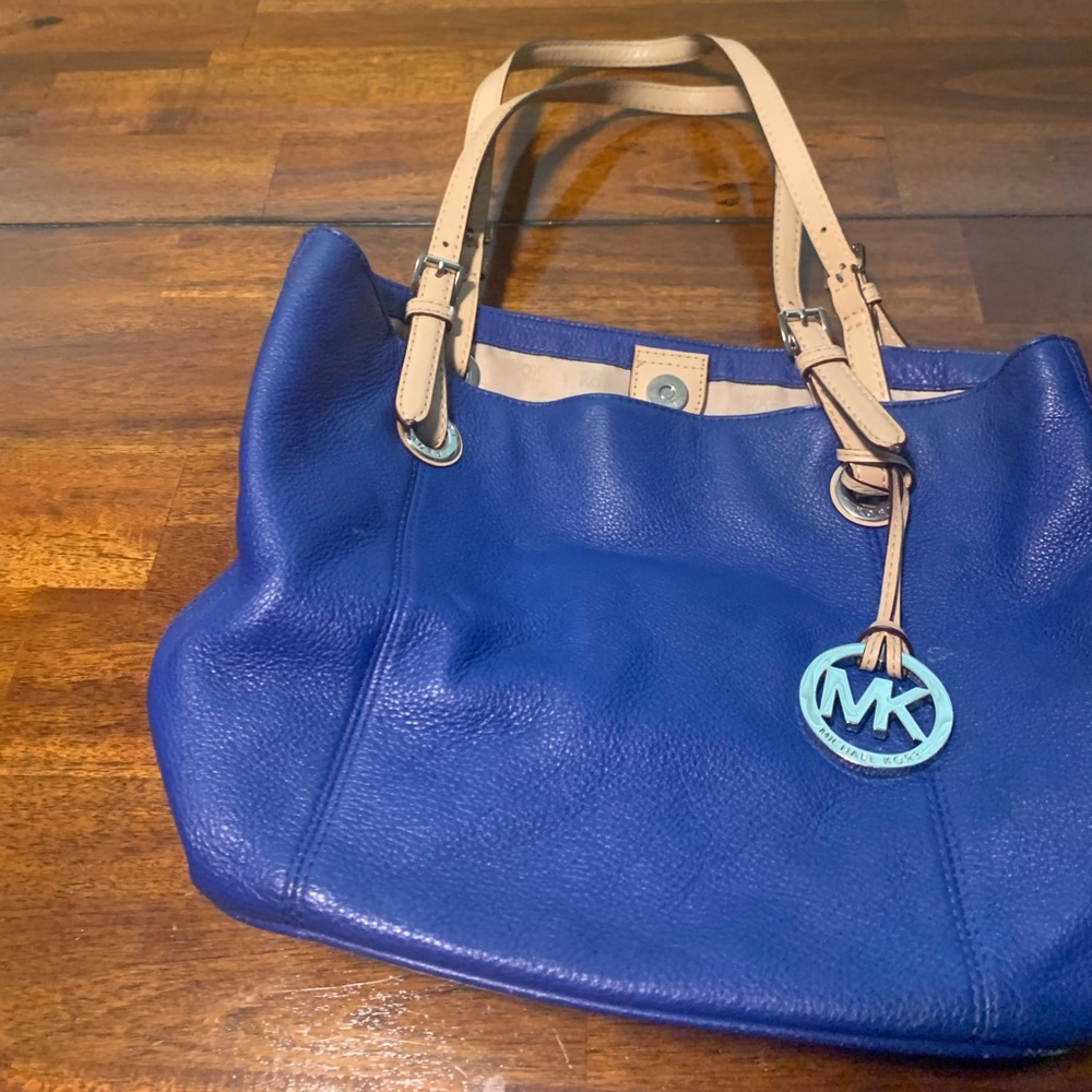Colbert blue MK bag